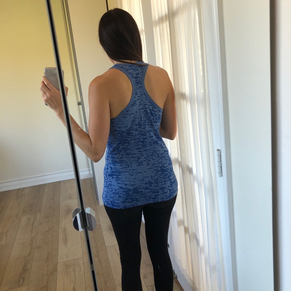 Workout top - Picture 3 of 5